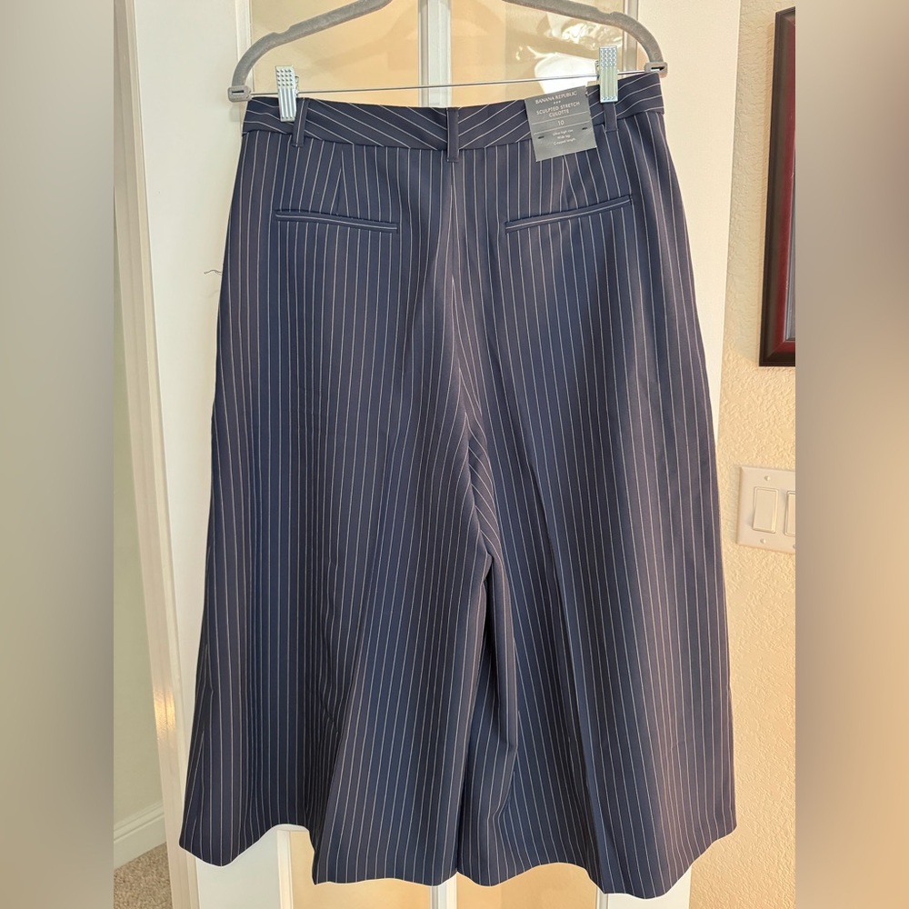 Banana Republic outlet NWT Size 10 Navy Culottes with White Stripes